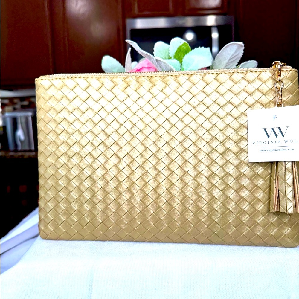 NEW-🌹Virginia Wolf Mimi Woven Pouch Metallic Gold Faux Leather Clutch Tassel 🩷